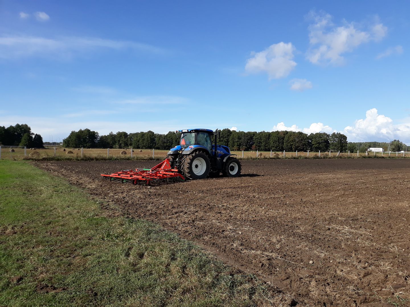 Ciągnik rolniczy New Holland t7.165s z agregatem uprawowym Agro-Masz