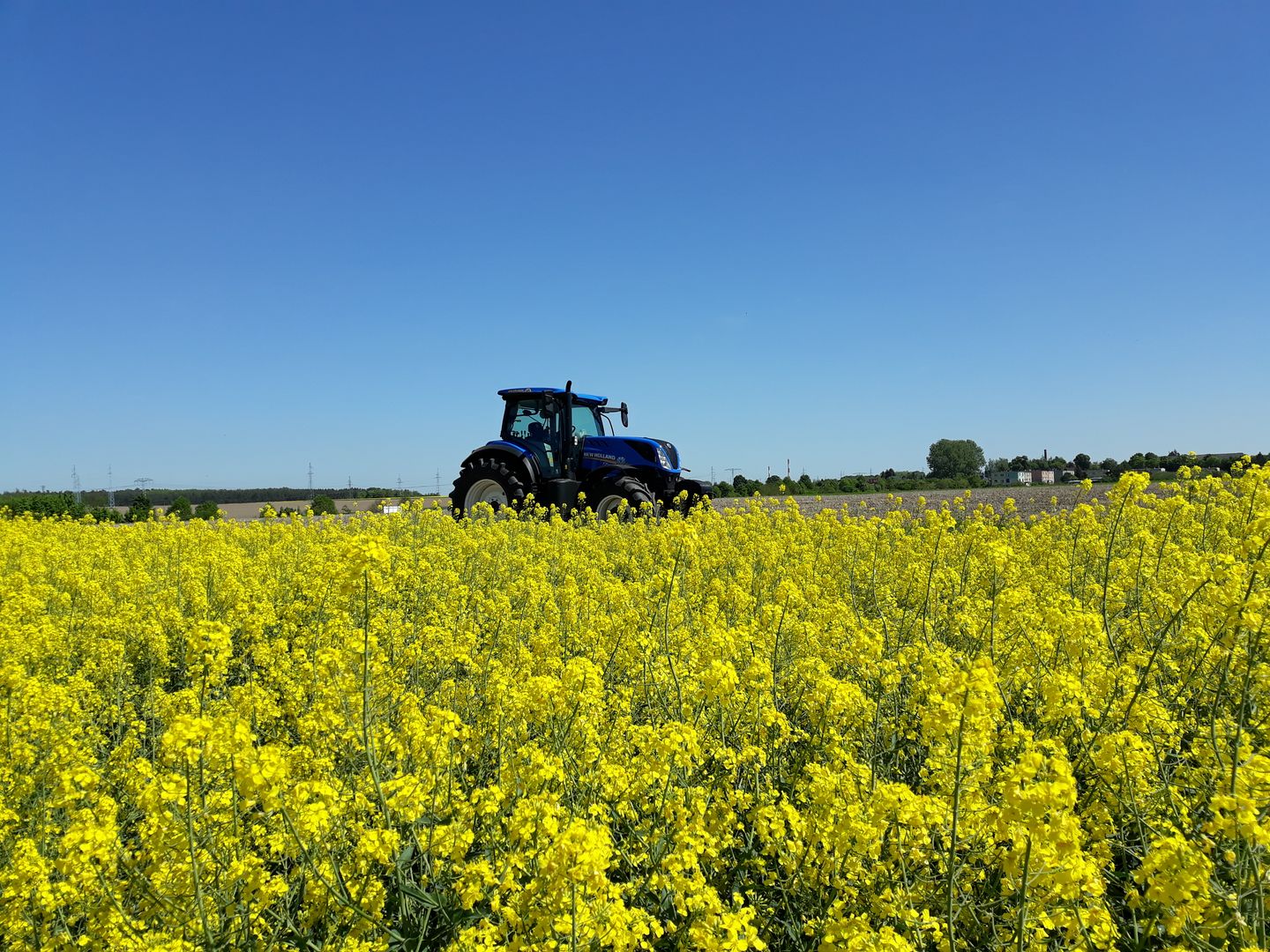 Ciągnik rolniczy marki New Holland