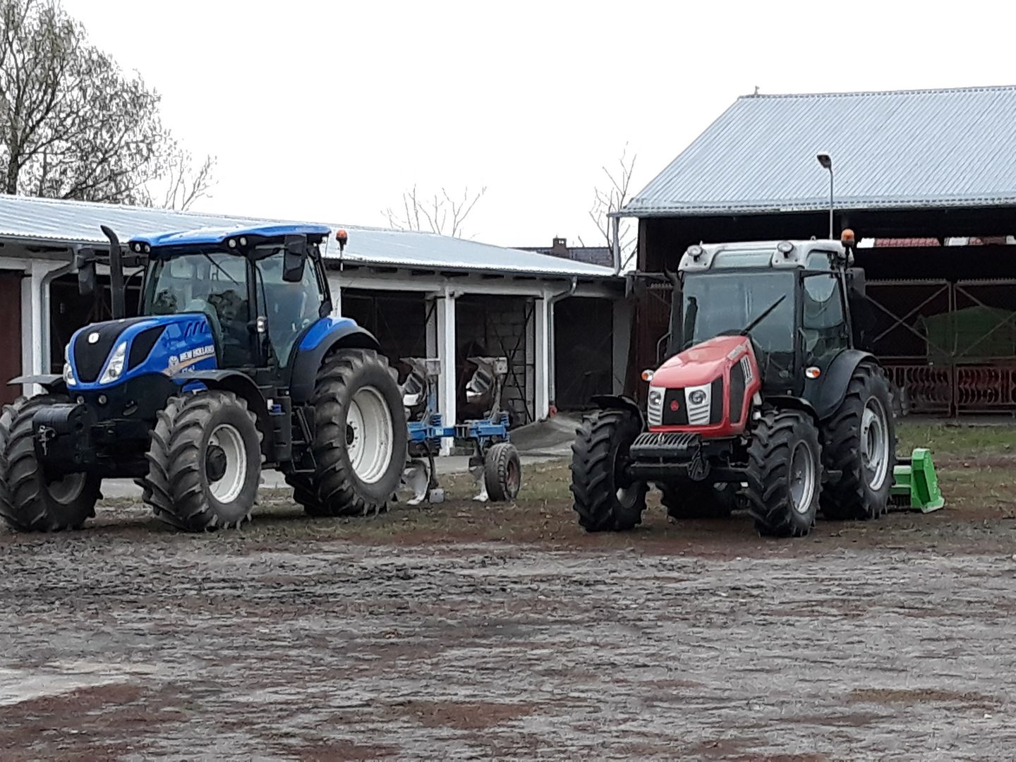 Ciągniki rolnicze New Holland t7.165s i Ursus 10014H