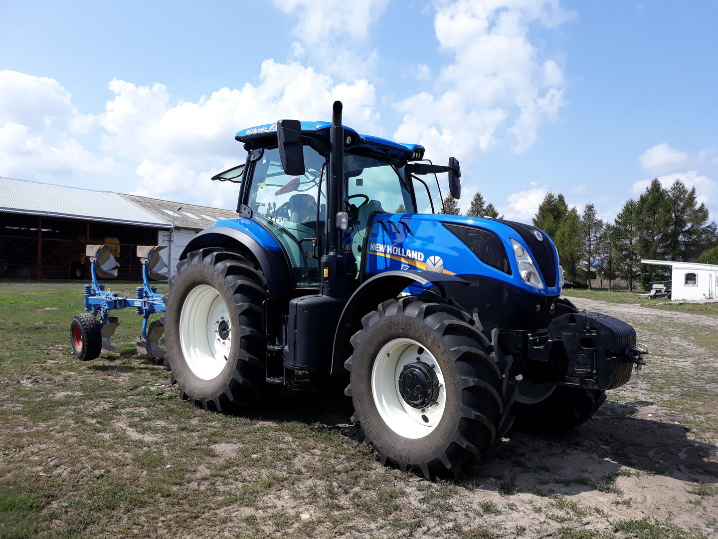 Ciągnik rolniczy New Holland t7.165s z pługiem Lemken