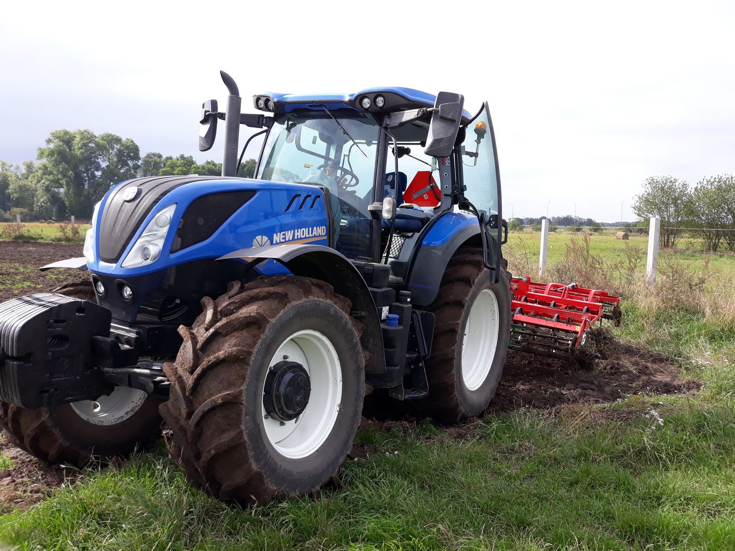 Ciągnik rolniczy New Holland t7.165s z agregatem uprawowym Agro-Masz